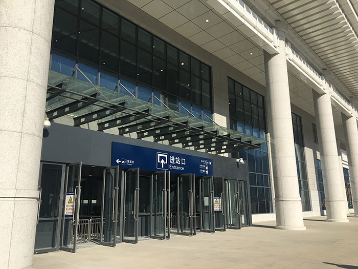 全國、省市政協(xié)委員體驗蘭渝鐵路、視察階州廣場