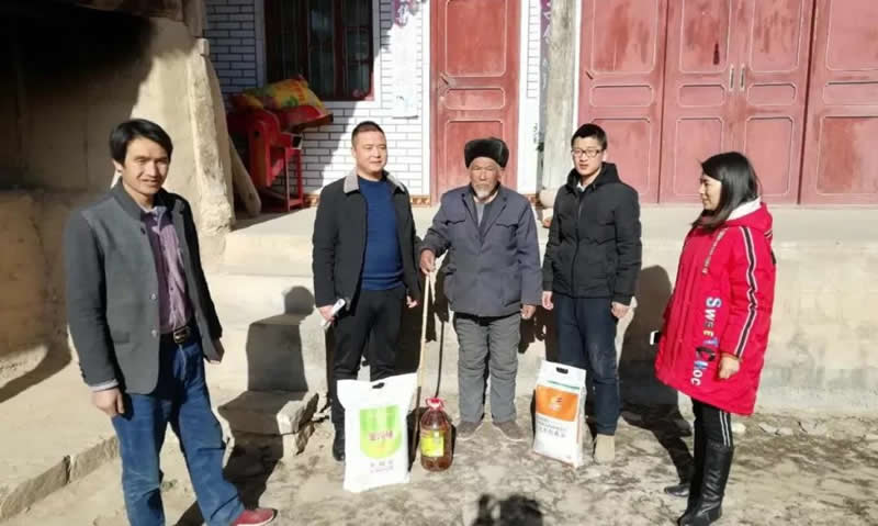 堅持精準幫扶，合力脫貧攻堅——市龍江城鄉(xiāng)發(fā)展集團、隴南太平洋財險公司聯(lián)合開展幫扶文縣橋頭鎮(zhèn)安子坡村2019年春節(jié)慰問活動