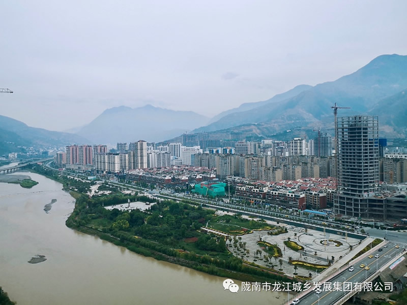 匠心傾注、喜封金頂——龍江?雙子座商住小區(qū)主體順利封頂