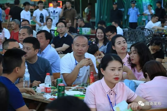 好嗨喲！隴南第一屆青島啤酒節(jié)開幕啦，為期8天